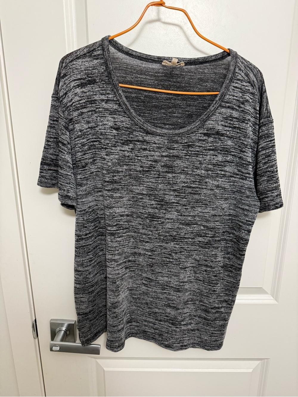 Wilfred Free Aritzia Heathered Gray Short Sleeve Knit Top in size L